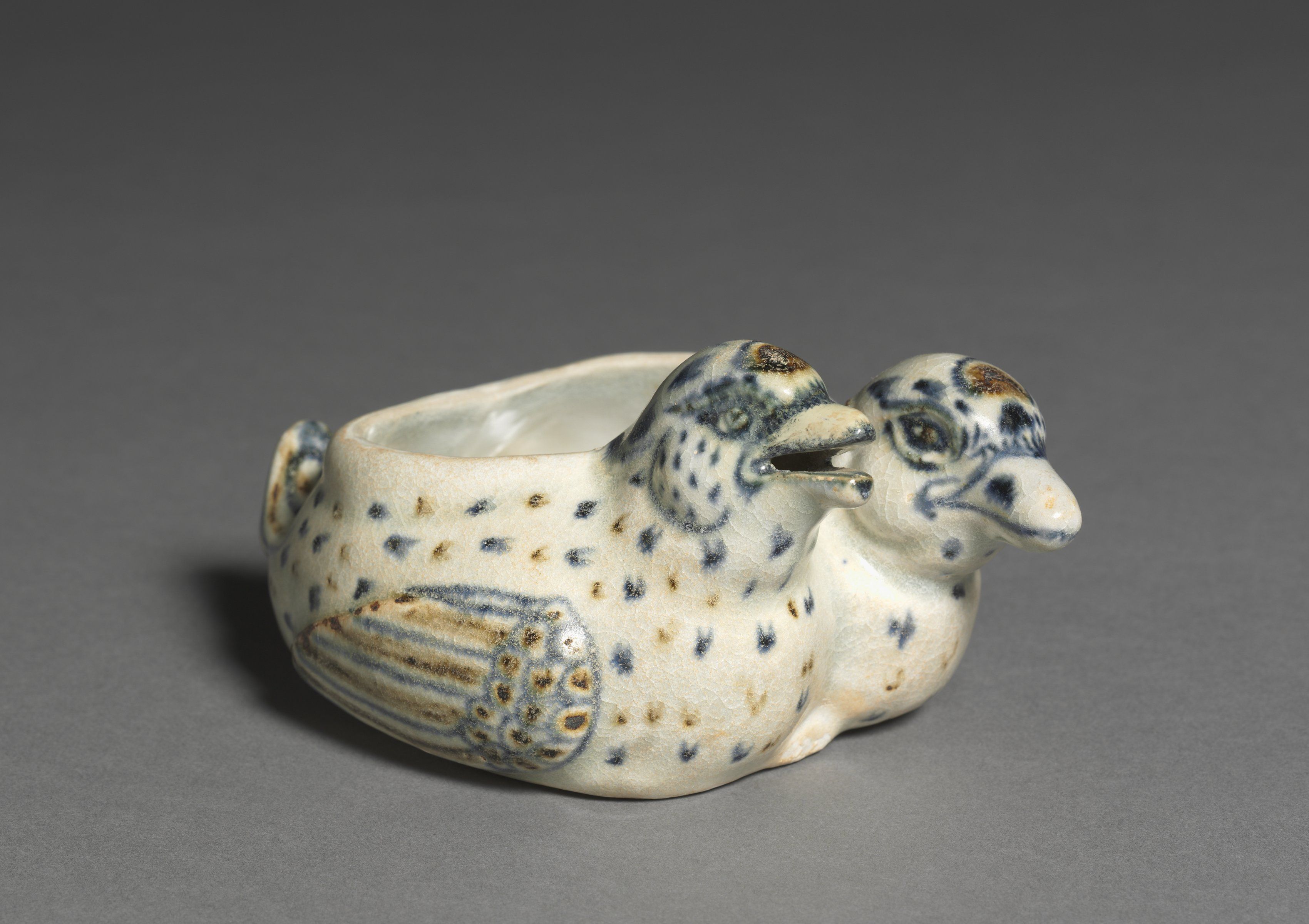 A Porcelain bowl with two bird heads